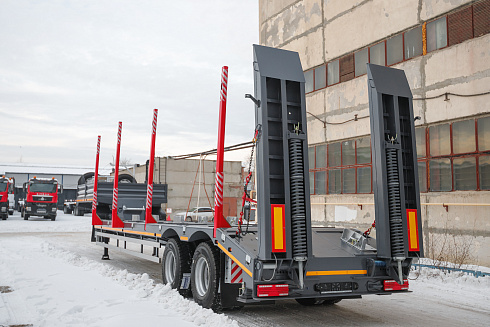 Среднерамный полуприцеп-тяжеловоз САВ 93182R (543136) г/п 40 тн, 2 оси; механические трапы